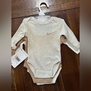Nike Baby Bodysuit Set - Cream and Tan